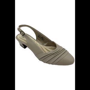 Easy Street Women's Bates Slingback Pumps Mushroom - Narrow